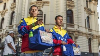 Photo of Carlos Scrull: Siguen entrando al Perú alrededor de 200 venezolanos diarios