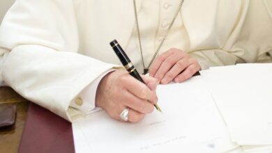 Photo of El Santo Padre publica una carta dirigida a los esposos
