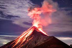 Photo of Reflexiones de pre Navidad: Lo de El Volcán erupcionando no es una metáfora