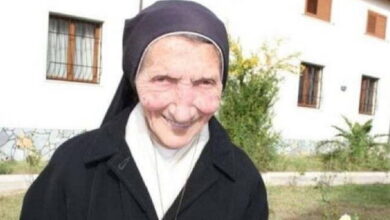 Photo of Muere sor María Kaleta, la heroína que bautizó en secreto a numerosos niños en la Albania comunista