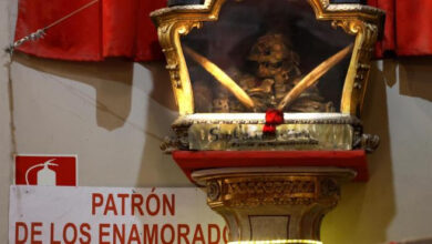 Photo of Quién fue San Valentín: el sacerdote que desafió a Claudio II y que hoy descansa en Madrid