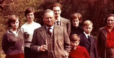 Photo of Evelyn Waugh detalló su conversión a la BBC: «Siempre supe que el catolicismo «era» el cristianismo»