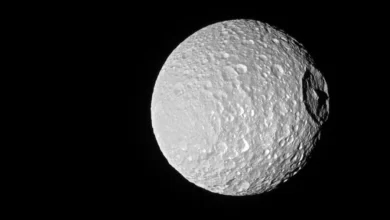 Photo of Científicos hacen un inesperado descubrimiento en “La estrella de la Muerte”, la extraña luna de Saturno