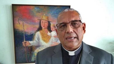 Photo of Monseñor Víctor Hugo Basabe pidió por el cese de la burbuja de la falsedad económica