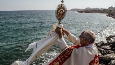 Photo of Monseñor Raúl Biord bendijo el Mar ante miles de feligreses después de 2 años