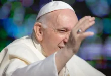 Photo of El Papa anima a “ensuciarse las manos” y salir a las periferias para ayudar al necesitado