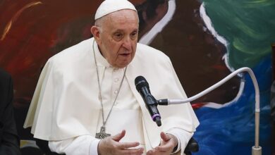 Photo of El Papa Francisco a los jóvenes: No sean “rehenes de un teléfono”