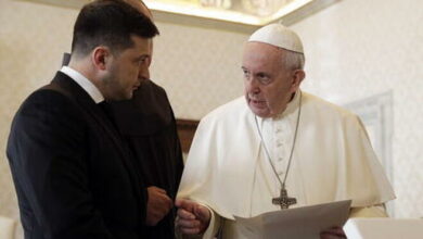 Photo of Zelenski informa al Papa de «los horribles crímenes rusos» en Ucrania