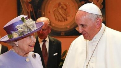 Photo of La reina Isabel II y su amistad con 5 papas