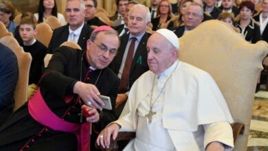 Photo of Cambiar no significa seguir las modas del momento, dice el Papa a comunicadores