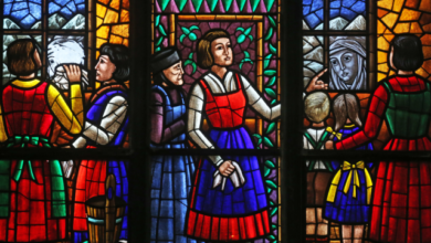 Photo of La Virgen aparecida en el vidrio de una ventana