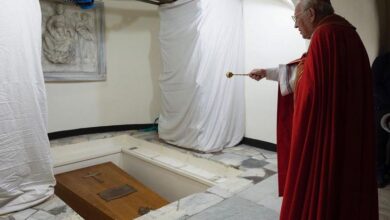 Photo of Así fue sepultado Benedicto XVI en el Vaticano