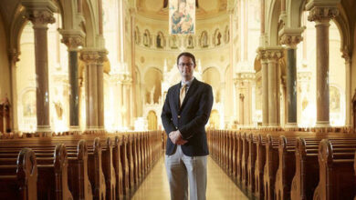 Photo of «La subida de suicidios se debe a la caída del matrimonio y la religión»: un catedrático de Harvard