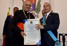 Photo of Autoridades zulianas condecoran al cardenal Baltazar Porras